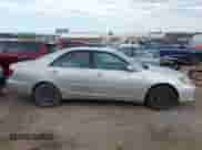 2005 Toyota Camry STD z VIN 4T1BE32K25U977288, wystawiony jako IAAI lot #43267344 z przebiegiem 265 706 mil mil oraz . Historia ofert i sprzedaży dostępna na DreamBid. Obrazek 13.