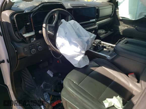 2022 Chevrolet Silverado 1500 RST z VIN 1GCUDEET1NZ599080, wystawiony jako Copart lot #48054855 z przebiegiem Nie podano mil oraz Szkoda całkowita • Salvage title. Historia ofert i sprzedaży dostępna na DreamBid. Obrazek 8.