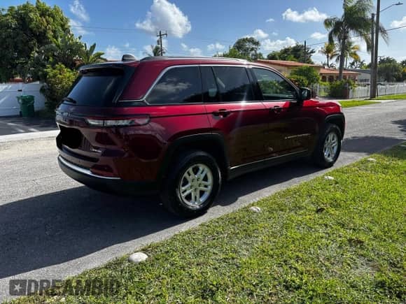 2024 Jeep Grand Cherokee Laredo X z VIN 1C4RJGAG3RC708070, wystawiony jako Copart lot #71439685 z przebiegiem 53 205 mil mil oraz Czysty tytuł • Clean title. Historia ofert i sprzedaży dostępna na DreamBid. Obrazek 4.