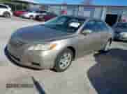 2007 Toyota Camry XLE z VIN JTNBE46K173067415, wystawiony jako IAAI lot #43479503 z przebiegiem 222 613 mil mil oraz . Historia ofert i sprzedaży dostępna na DreamBid. Obrazek 2.