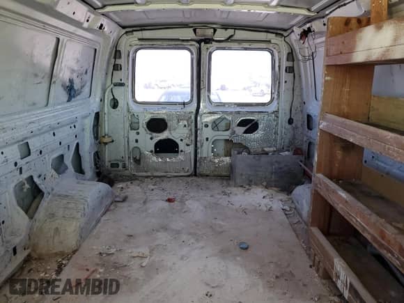 2002 Ford Econoline Cargo z VIN 1FTNE24L82HB75026, wystawiony jako Copart lot #42460855 z przebiegiem 290 377 mil mil oraz Czysty tytuł • Clean title. Historia ofert i sprzedaży dostępna na DreamBid. Obrazek 10.
