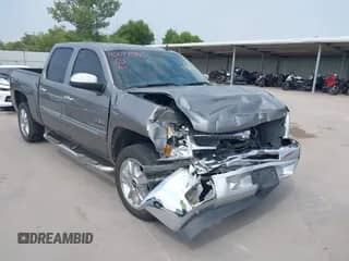 2013 Chevrolet Silverado 1500 LT z VIN 3GCPCSE01DG297677, wystawiony jako IAAI lot #43077526 z przebiegiem 117 845 mil mil oraz . Historia ofert i sprzedaży dostępna na DreamBid. Obrazek 1.