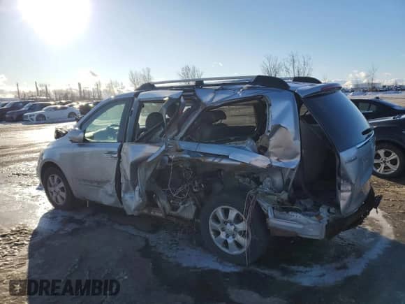 2008 Hyundai Entourage GLS с VIN KNDMC233886044802, выставлен на аукционе Copart как лот 83762224 с пробегом 156 989 миль миль и На запчасти • Non repairable. История ставок и продаж доступна на DreamBid. Изображение 2.