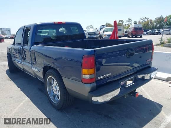 2000 GMC Sierra 1500 SLE z VIN 2GTEC19TXY1122252, wystawiony jako IAAI lot #42278595 z przebiegiem 181 156 mil mil oraz . Historia ofert i sprzedaży dostępna na DreamBid. Obrazek 3.