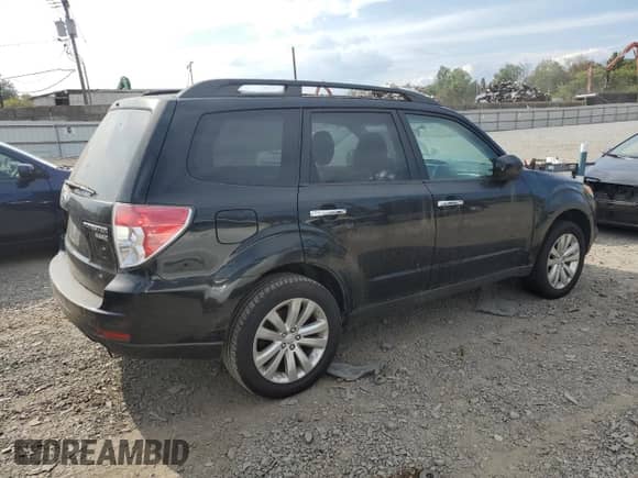 2011 Subaru Forester X Limited z VIN JF2SHAEC8BH722509, wystawiony jako Copart lot #80813945 z przebiegiem Nie podano mil oraz Szkoda całkowita • Salvage title. Historia ofert i sprzedaży dostępna na DreamBid. Obrazek 3.