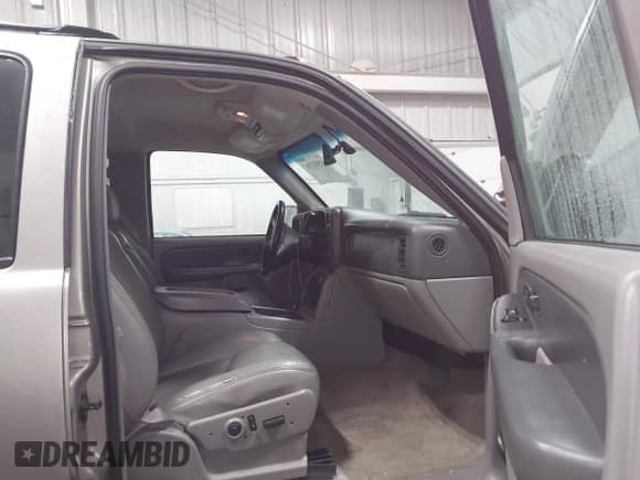 2003 Chevrolet Suburban LT с VIN 1GNGK26U53R220014, выставлен на аукционе IAAI как лот 42502791 с пробегом 165 905 миль миль и . История ставок и продаж доступна на DreamBid. Изображение 5.