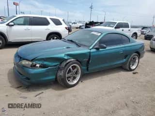 1996 Ford Mustang GT z VIN 1FALP42X6TF186533, wystawiony jako Copart lot #61011265 z przebiegiem 122 020 mil mil oraz Szkoda całkowita • Salvage title. Historia ofert i sprzedaży dostępna na DreamBid. Obrazek 1.