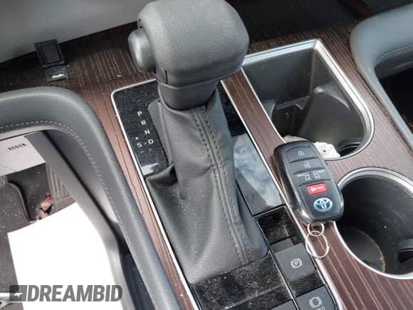 2023 Toyota Sienna LE с VIN 5TDKRKEC7PS154399, выставлен на аукционе IAAI как лот 43433021 с пробегом 51 777 миль миль и . История ставок и продаж доступна на DreamBid. Изображение 11.