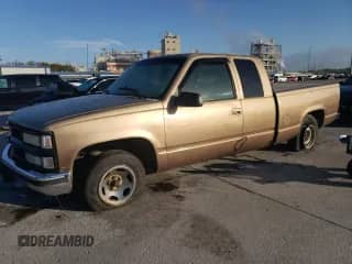1997 Chevrolet Silverado 1500 with VIN 1GCEC19W1VE147190, listed as a Copart auction lot 49716275 with 260,260 mi miles and Salvage title. Bid and sale history available at DreamBid. Image 1.