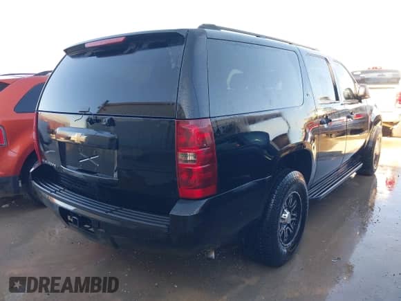 2007 Chevrolet Suburban LT with VIN 3GNFC16087G113822, listed as a IAAI auction lot 43353180 with 269,106 mi miles and . Bid and sale history available at DreamBid. Image 4.