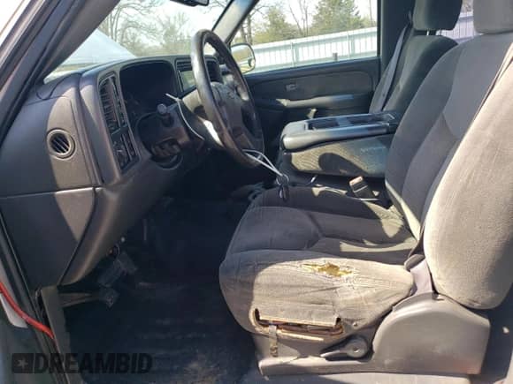 2003 Chevrolet Silverado 2500HD LS с VIN 1GCHK23193F163681, выставлен на аукционе Copart как лот 53353395 с пробегом 335 141 миль миль и Списание • Salvage title. История ставок и продаж доступна на DreamBid. Изображение 7.