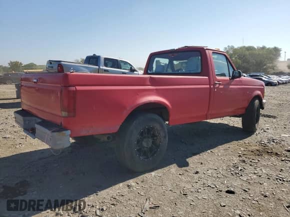1992 Ford F-250 с VIN 1FTHF25Y1NNA55031, выставлен на аукционе Copart как лот 71399915 с пробегом 363 551 миль миль и Списание • Salvage title. История ставок и продаж доступна на DreamBid. Изображение 3.