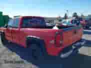 2005 Chevrolet Silverado 1500 Work Truck z VIN 1GCEK19V35E113357, wystawiony jako IAAI lot #43552224 z przebiegiem 217 224 mil mil oraz . Historia ofert i sprzedaży dostępna na DreamBid. Obrazek 6.