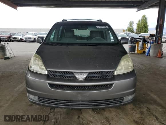 2004 Toyota Sienna XLE z VIN 5TDZA22C14S178977, wystawiony jako Copart lot #84794395 z przebiegiem 219 343 mil mil oraz Czysty tytuł • Clean title. Historia ofert i sprzedaży dostępna na DreamBid. Obrazek 5.