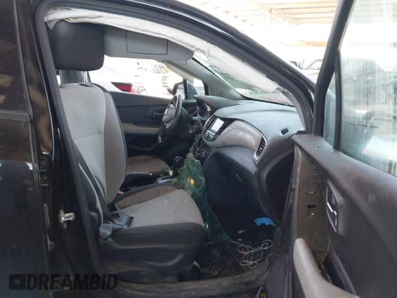 2020 Chevrolet Trax LS with VIN 3GNCJNSB1LL214659, listed as a IAAI auction lot 42428118 with 72,975 mi miles and . Bid and sale history available at DreamBid. Image 5.