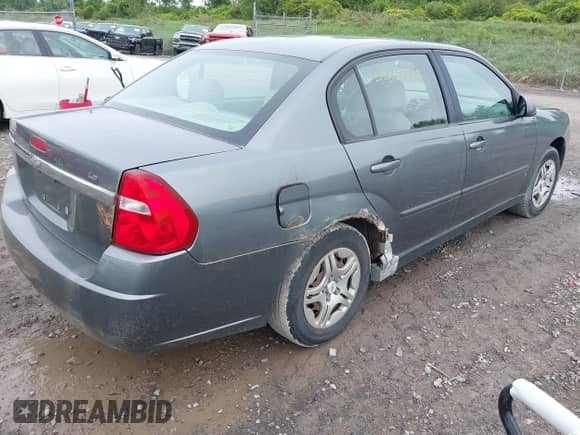 2006 Chevrolet Malibu 1LS z VIN 1G1ZS51F86F240350, wystawiony jako IAAI lot #43030982 z przebiegiem 129 827 mil mil oraz . Historia ofert i sprzedaży dostępna na DreamBid. Obrazek 4.