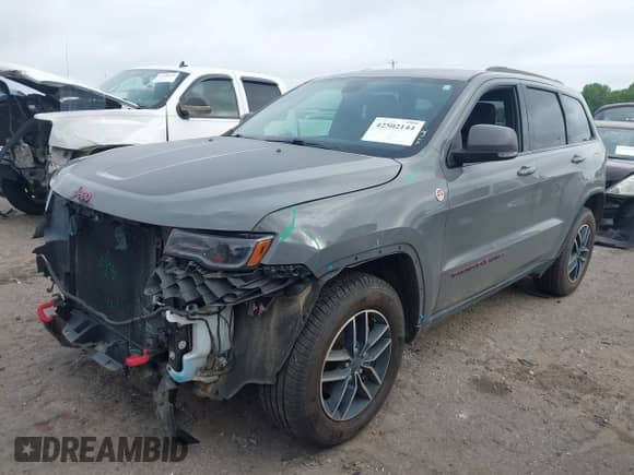 2019 Jeep Grand Cherokee Trailhawk z VIN 1C4RJFLG7KC629367, wystawiony jako IAAI lot #42502144 z przebiegiem 87 304 mil mil oraz . Historia ofert i sprzedaży dostępna na DreamBid. Obrazek 18.