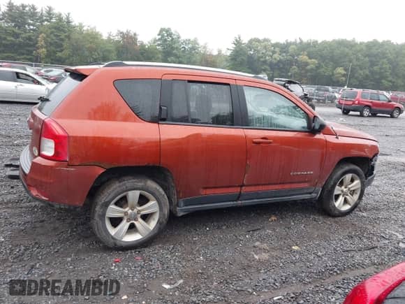 2012 Jeep Compass Sport z VIN 1C4NJDBB9CD675271, wystawiony jako IAAI lot #43279710 z przebiegiem 147 817 mil mil oraz . Historia ofert i sprzedaży dostępna na DreamBid. Obrazek 13.