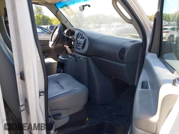 2005 Ford Econoline Cargo with VIN 1FTRE14W85HA52580, listed as a IAAI auction lot 43082316 with 188,115 mi miles and . Bid and sale history available at DreamBid. Image 5.