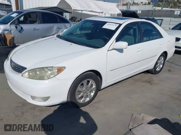 2005 Toyota Camry XLE с VIN 4T1BF30K65U605453, выставлен на аукционе IAAI как лот 43523679 с пробегом 239 866 миль миль и . История ставок и продаж доступна на DreamBid. Изображение 2.