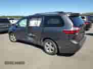 2017 Toyota Sienna LE Auto Access Seat z VIN 5TDKZ3DC9HS824849, wystawiony jako Copart lot #68481085 z przebiegiem Nie podano mil oraz Szkoda całkowita • Salvage title. Historia ofert i sprzedaży dostępna na DreamBid. Obrazek 2.