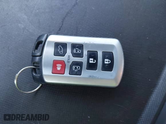 2019 Toyota Sienna XLE Auto Access Seat with VIN 5TDYZ3DCXKS004233, listed as a IAAI auction lot 42578704 with 121,118 mi miles and . Bid and sale history available at DreamBid. Image 11.