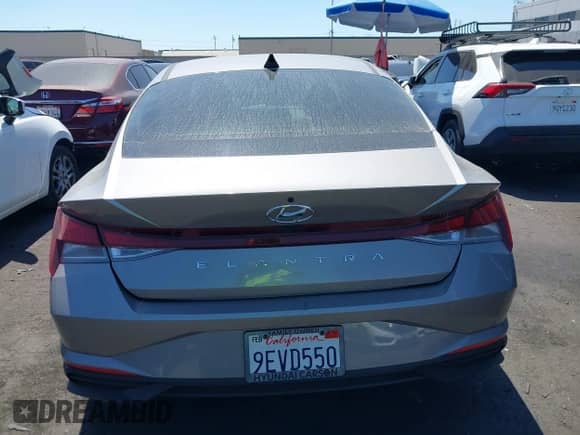 2023 Hyundai Elantra SE z VIN KMHLL4AG0PU483558, wystawiony jako IAAI lot #43139449 z przebiegiem 19 298 mil mil oraz . Historia ofert i sprzedaży dostępna na DreamBid. Obrazek 17.