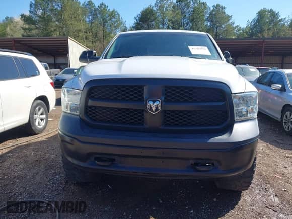 2014 Ram 1500 Express z VIN 1C6RR7FT3ES438988, wystawiony jako IAAI lot #41766988 z przebiegiem 269 819 mil mil oraz . Historia ofert i sprzedaży dostępna na DreamBid. Obrazek 12.
