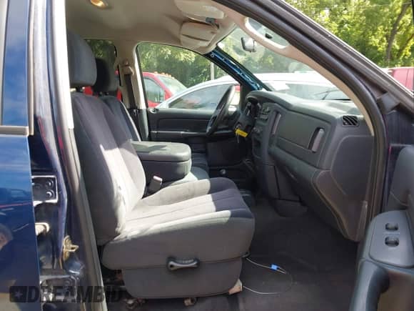 2004 Dodge 1500 SLT z VIN 1D7HU18N24S636142, wystawiony jako IAAI lot #43083766 z przebiegiem 115 604 mil mil oraz . Historia ofert i sprzedaży dostępna na DreamBid. Obrazek 5.