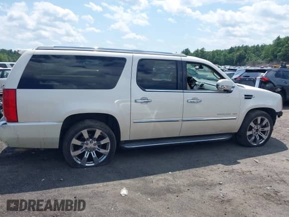 2013 Cadillac Escalade ESV Luxury с VIN 1GYS4HEF1DR228321, выставлен на аукционе IAAI как лот 42536138 с пробегом 160 957 миль миль и . История ставок и продаж доступна на DreamBid. Изображение 14.