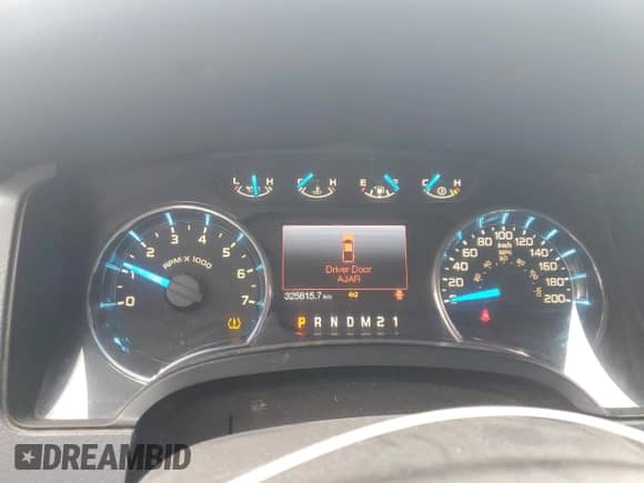 2014 Ford F-150 STX with VIN 1FTFW1EF0EKF64190, listed as a Copart auction lot 68727835 with 325,815 mi miles and Clean title. Bid and sale history available at DreamBid. Image 9.