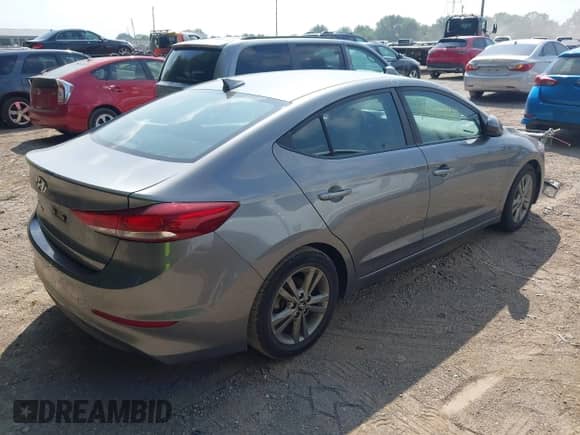 2018 Hyundai Elantra SEL с VIN 5NPD84LF5JH297420, выставлен на аукционе IAAI как лот 42823408 с пробегом 129 656 миль миль и . История ставок и продаж доступна на DreamBid. Изображение 4.