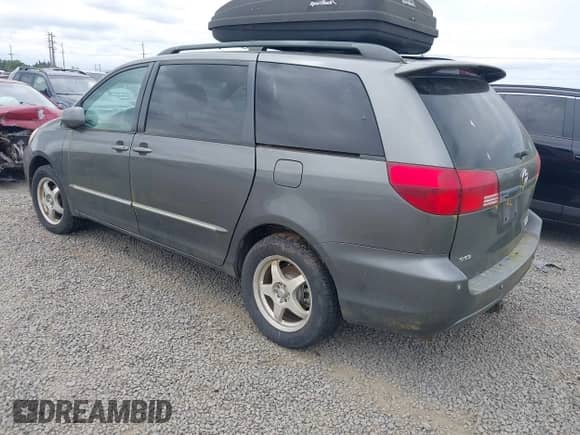 2005 Toyota Sienna XLE z VIN 5TDBA22C75S037172, wystawiony jako IAAI lot #42780720 z przebiegiem 234 698 mil mil oraz . Historia ofert i sprzedaży dostępna na DreamBid. Obrazek 3.