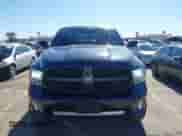 2018 Ram 1500 Express z VIN 1C6RR6KT5JS155244, wystawiony jako IAAI lot #41349010 z przebiegiem 118 327 mil mil oraz . Historia ofert i sprzedaży dostępna na DreamBid. Obrazek 12.