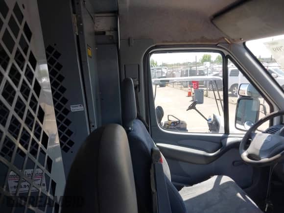 2005 Dodge Sprinter with VIN WD2PD644755766674, listed as a IAAI auction lot 42297709 with 231,073 mi miles and . Bid and sale history available at DreamBid. Image 8.