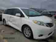 2013 Toyota Sienna XLE AAS с VIN 5TDYK3DC6DS356524, выставлен на аукционе Copart как лот 81346735 с пробегом 119 237 миль миль и Списание • Salvage title. История ставок и продаж доступна на DreamBid. Изображение 4.