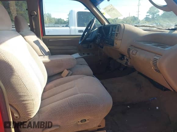 1995 GMC Sierra 1500 z VIN 2GTEC19K1S1587792, wystawiony jako IAAI lot #42213611 z przebiegiem 277 079 mil mil oraz . Historia ofert i sprzedaży dostępna na DreamBid. Obrazek 5.