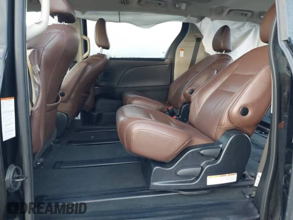 2020 Toyota Sienna XLE z VIN 5TDDZ3DC2LS251388, wystawiony jako IAAI lot #41193440 z przebiegiem 100 665 mil mil oraz . Historia ofert i sprzedaży dostępna na DreamBid. Obrazek 8.