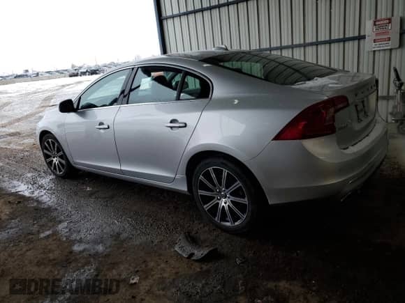 2017 Volvo S60 Inscription Platinum с VIN LYV402TM5HB151488, выставлен на аукционе Copart как лот 45428975 с пробегом 92 162 миль миль и Списание • Salvage title. История ставок и продаж доступна на DreamBid. Изображение 2.