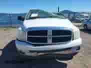 2006 Dodge 2500 SLT z VIN 1D7KS28D66J236196, wystawiony jako IAAI lot #42195049 z przebiegiem 130 759 mil mil oraz . Historia ofert i sprzedaży dostępna na DreamBid. Obrazek 13.