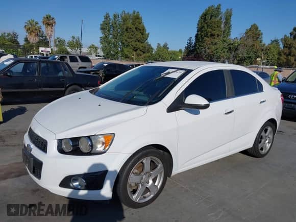 2014 Chevrolet Sonic LTZ с VIN 1G1JE5SG8E4127472, выставлен на аукционе IAAI как лот 42712625 с пробегом 157 133 миль миль и . История ставок и продаж доступна на DreamBid. Изображение 6.