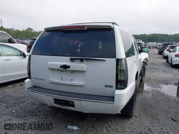 2009 Chevrolet Suburban LTZ z VIN 1GNFK36359R256609, wystawiony jako IAAI lot #42799458 z przebiegiem 146 257 mil mil oraz . Historia ofert i sprzedaży dostępna na DreamBid. Obrazek 16.