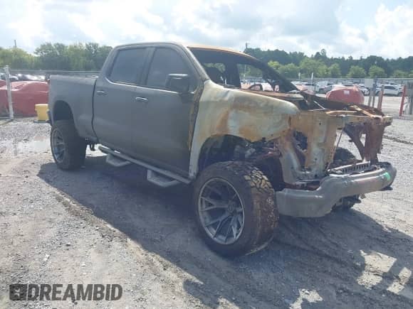 2022 Chevrolet Silverado 1500 RST z VIN 1GCUDEED8NZ558776, wystawiony jako IAAI lot #41374887 z przebiegiem Nie podano mil oraz . Historia ofert i sprzedaży dostępna na DreamBid. Obrazek 1.