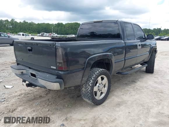 2004 Chevrolet Silverado 2500HD LS with VIN 1GCHK29U14E219640, listed as a IAAI auction lot 42803739 with 148,043 mi miles and . Bid and sale history available at DreamBid. Image 4.
