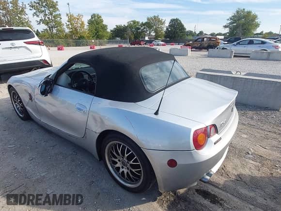 2004 BMW Z4 3.0i with VIN 4USBT53464LU06200, listed as a IAAI auction lot 43371168 with 106,169 mi miles and . Bid and sale history available at DreamBid. Image 3.
