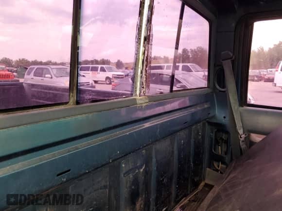 1990 Chevrolet Silverado 1500 с VIN 1GCDK14Z2LZ217639, выставлен на аукционе Copart как лот 65280915 с пробегом 151 490 миль миль и Чистый • Clean title. История ставок и продаж доступна на DreamBid. Изображение 10.