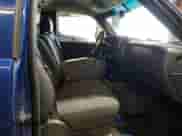 2003 GMC Sierra 1500 SLE z VIN 1GTEK14V33Z206988, wystawiony jako Copart lot #65412525 z przebiegiem 209 061 mil mil oraz Czysty tytuł • Clean title. Historia ofert i sprzedaży dostępna na DreamBid. Obrazek 10.