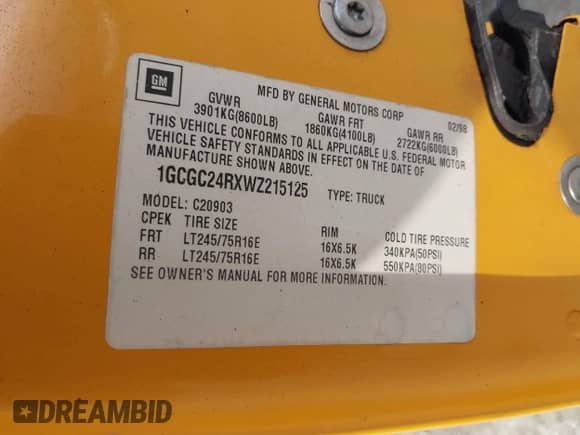 1998 Chevrolet Silverado 2500 z VIN 1GCGC24RXWZ215125, wystawiony jako IAAI lot #41686227 z przebiegiem 246 641 mil mil oraz . Historia ofert i sprzedaży dostępna na DreamBid. Obrazek 9.