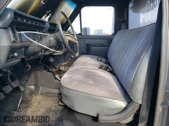 1985 Ford F-150 z VIN 1FTDF15YXFPB27178, wystawiony jako Copart lot #44355395 z przebiegiem Nie podano mil oraz Czysty tytuł • Clean title. Historia ofert i sprzedaży dostępna na DreamBid. Obrazek 7.