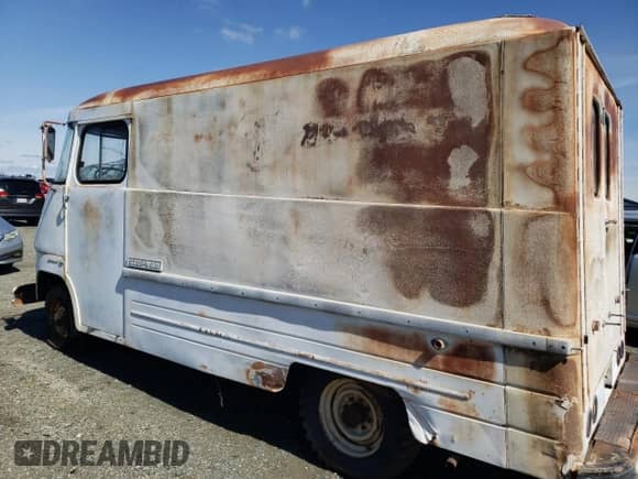 1963 Chevrolet Chevy Van z VIN 3P255N112257, wystawiony jako Copart lot #47897885 z przebiegiem 75 209 mil mil oraz Czysty tytuł • Clean title. Historia ofert i sprzedaży dostępna na DreamBid. Obrazek 2.